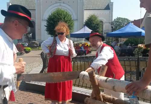 Kapela Rycha rżnie drewno