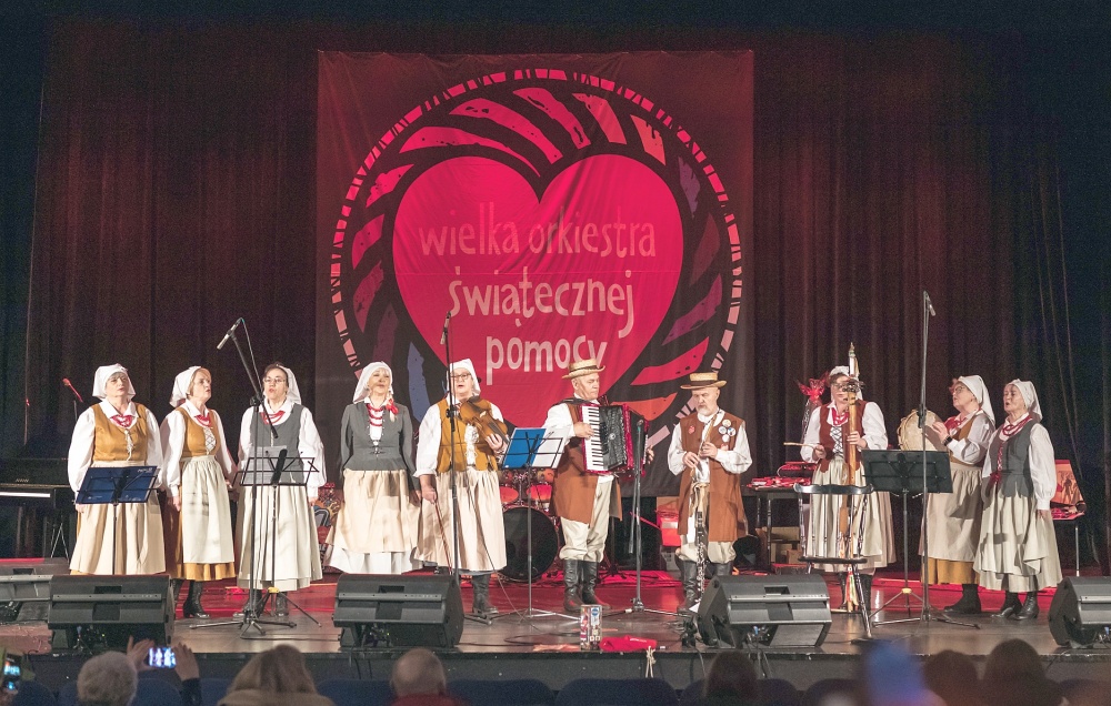 rutka z kapelą na scenie podczas WOŚP