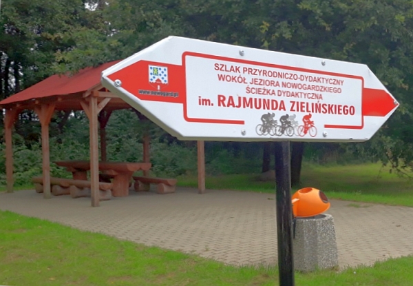 Tablica informująca o szlaku...