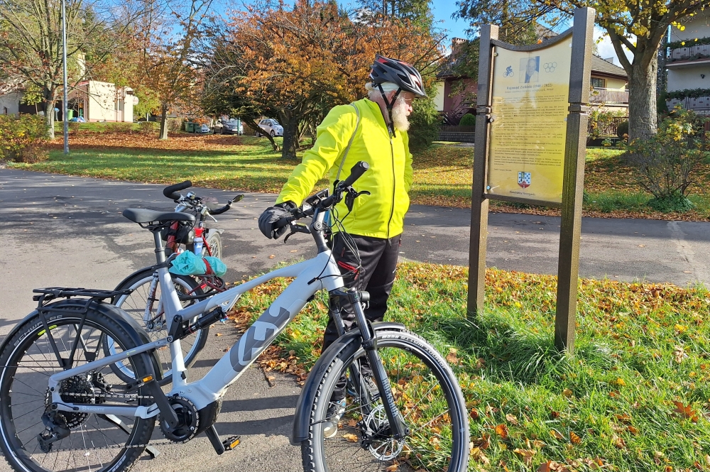 przy tablicy... przy jeziorze w Nowogardzie.