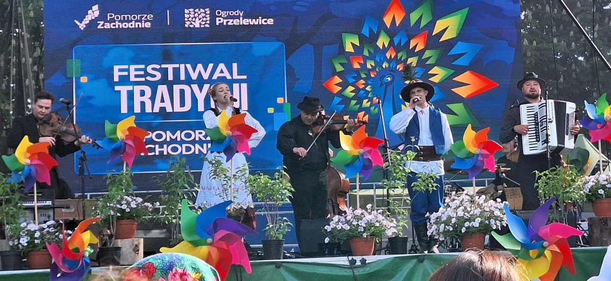 młodziutki duet ZPiT Szczecinianie z FIŚBANDą