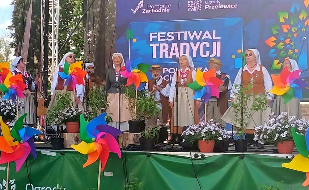 na scenie w komplecie...