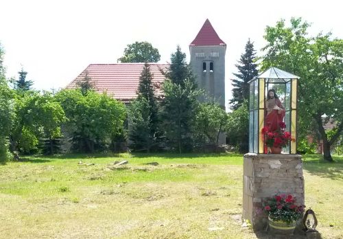 Rogowo. Kapliczka i kościół